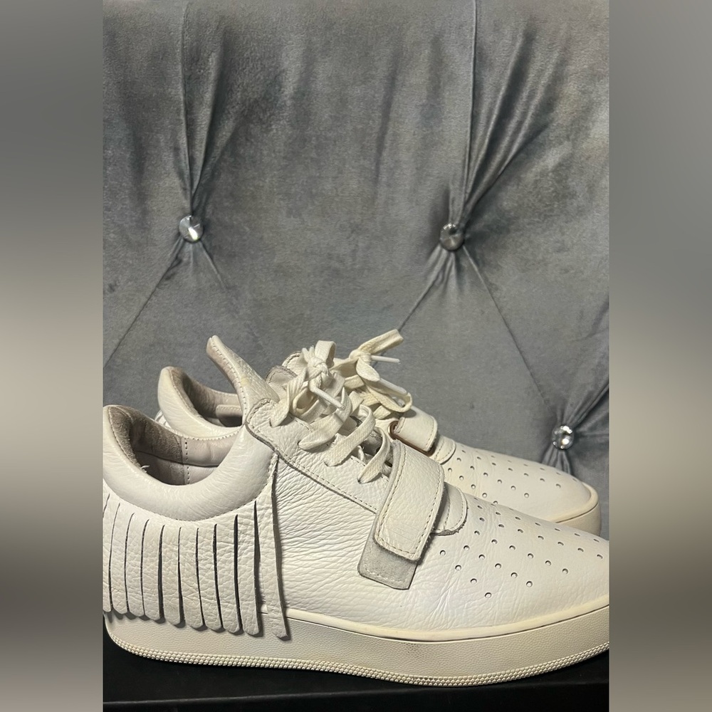 Stylish White Men's Sneakers